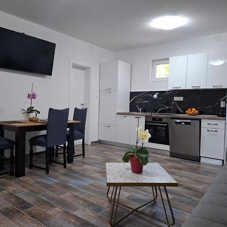 Holiday Home Zeljko,Marija & Jakov Стариград-Пакленица Екстериор снимка