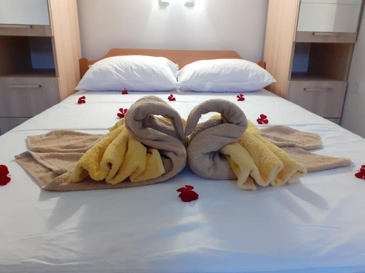 Holiday Home Zeljko,Marija & Jakov Стариград-Пакленица Екстериор снимка